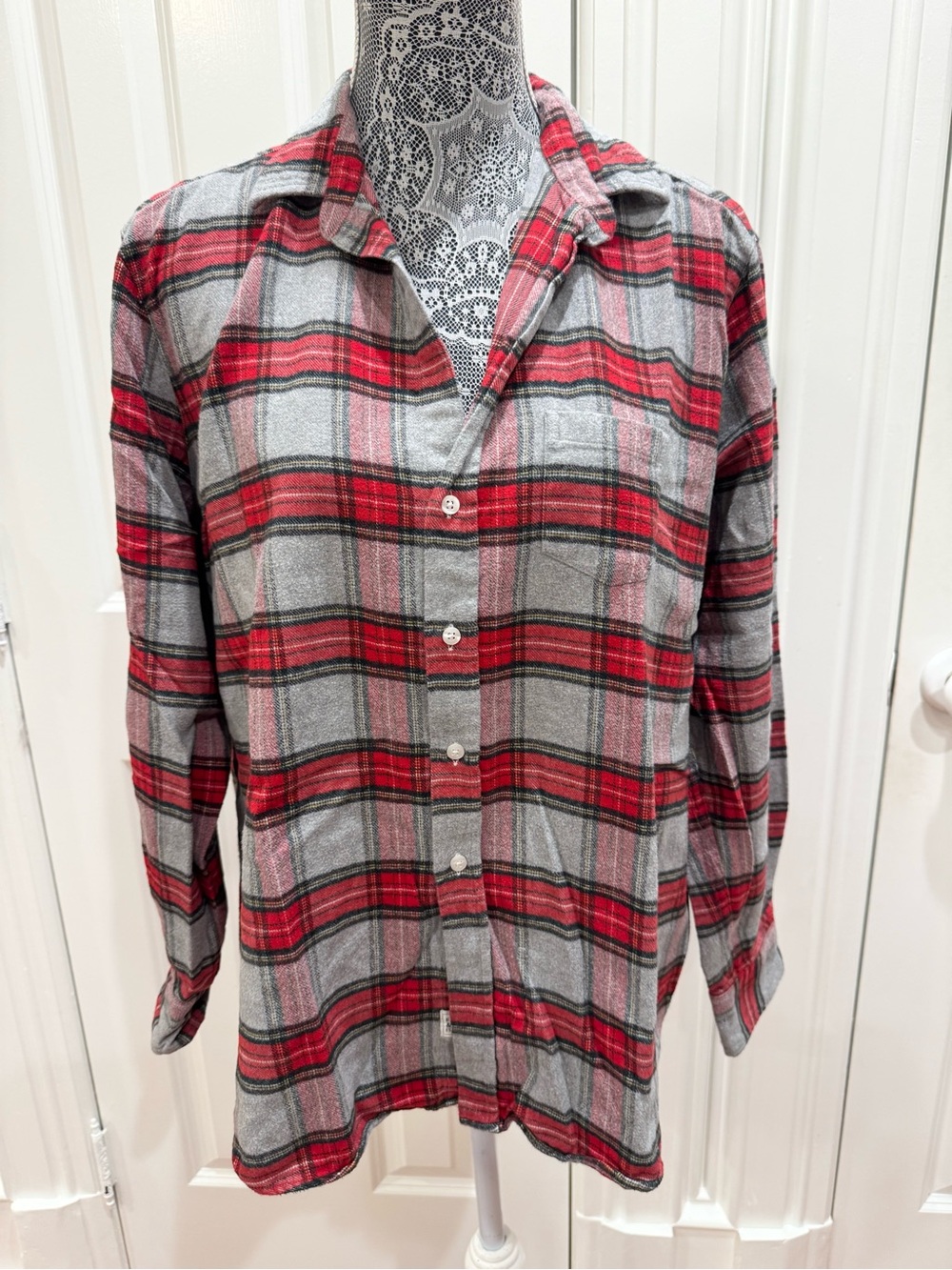 Frank & Eileen Red and Gray Plaid “Eileen” Shirt
Sz. XL Flannel Preppy Fall